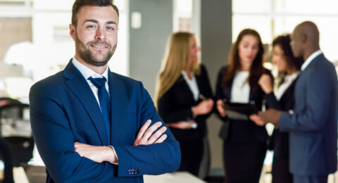 businessman-leader-modern-office-with-businesspeople-working